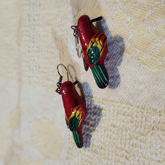Folk art red tropical parrot earrings - Picture 3 of 9